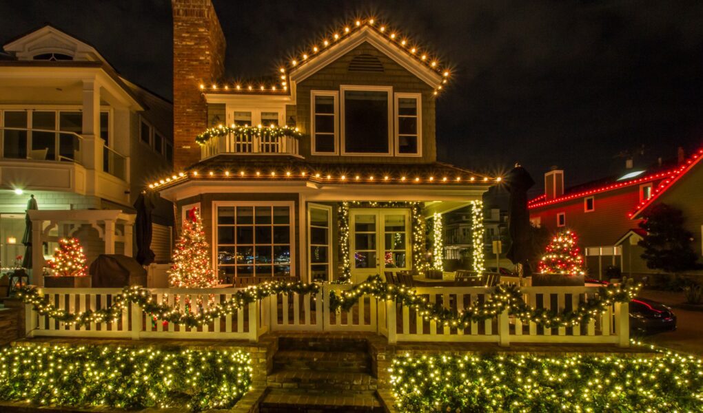 Seasonal Sparkle: Combining Christmas Lights and Power Washing