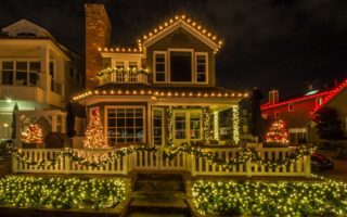 Seasonal Sparkle: Combining Christmas Lights and Power Washing