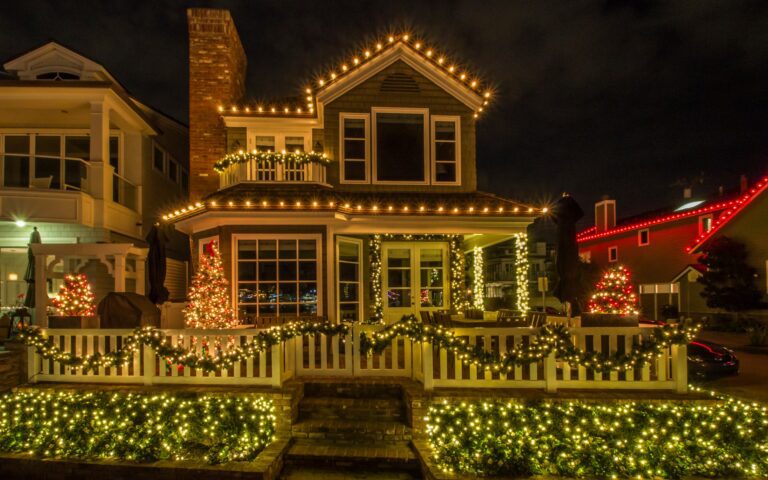 Seasonal Sparkle: Combining Christmas Lights and Power Washing